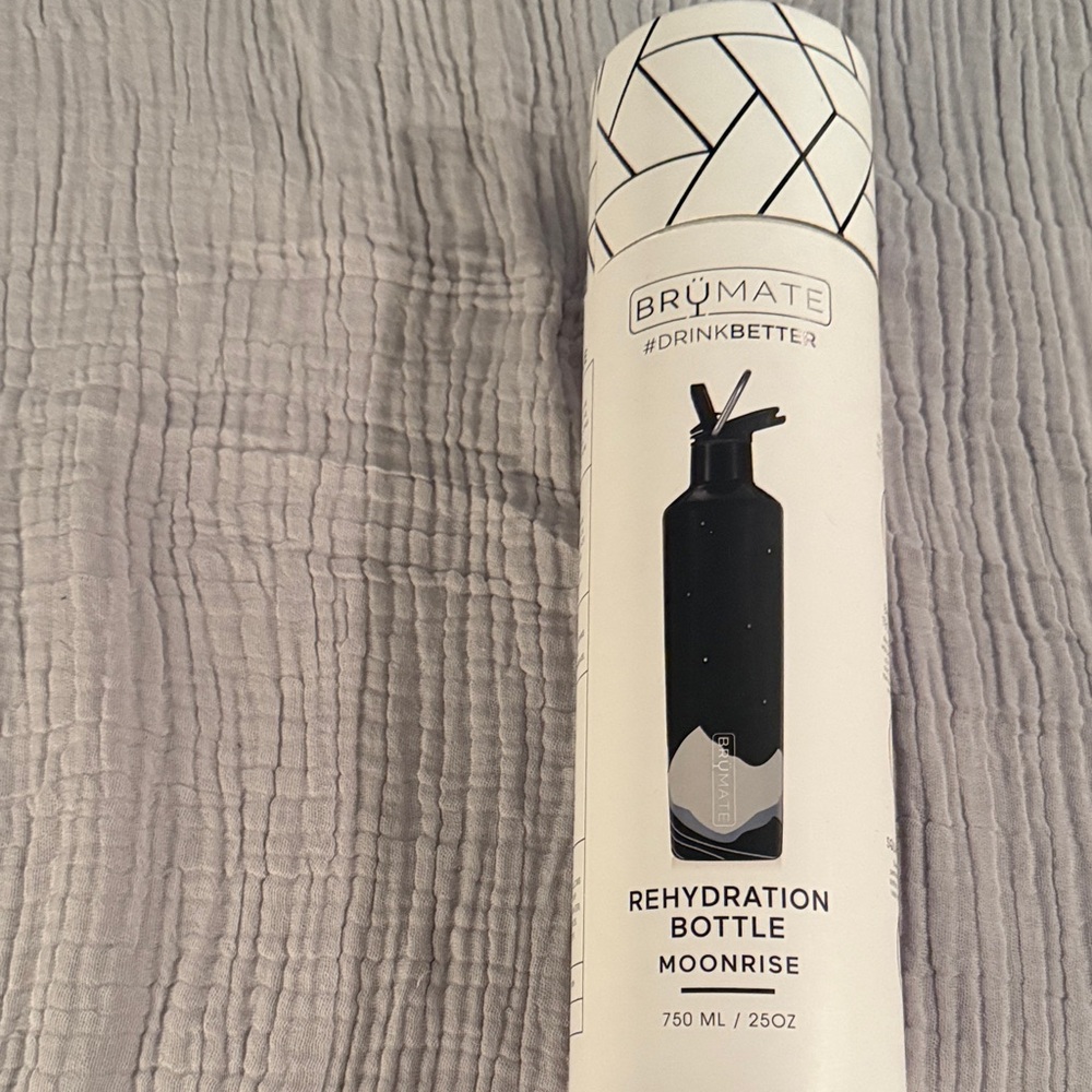 BrüMate Rehydration Bottle - Black and White